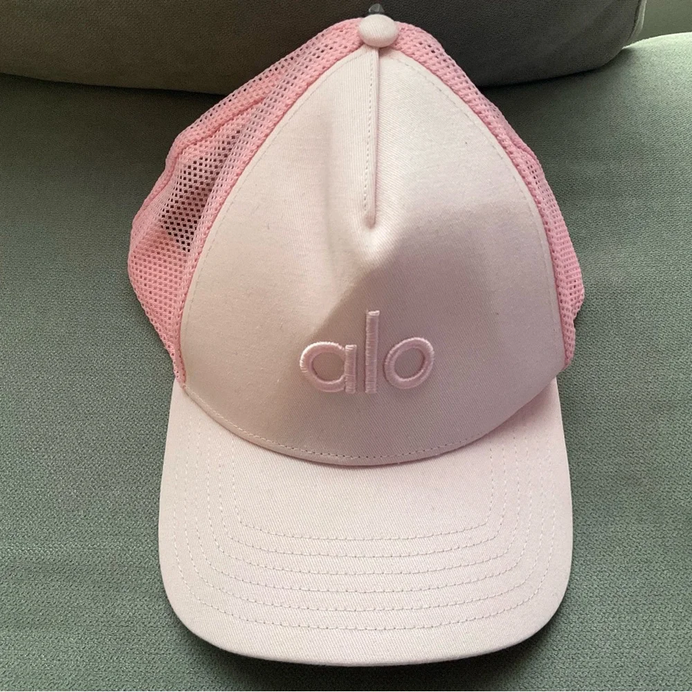 Alo Yoga District Trucker Hat Powder Pink